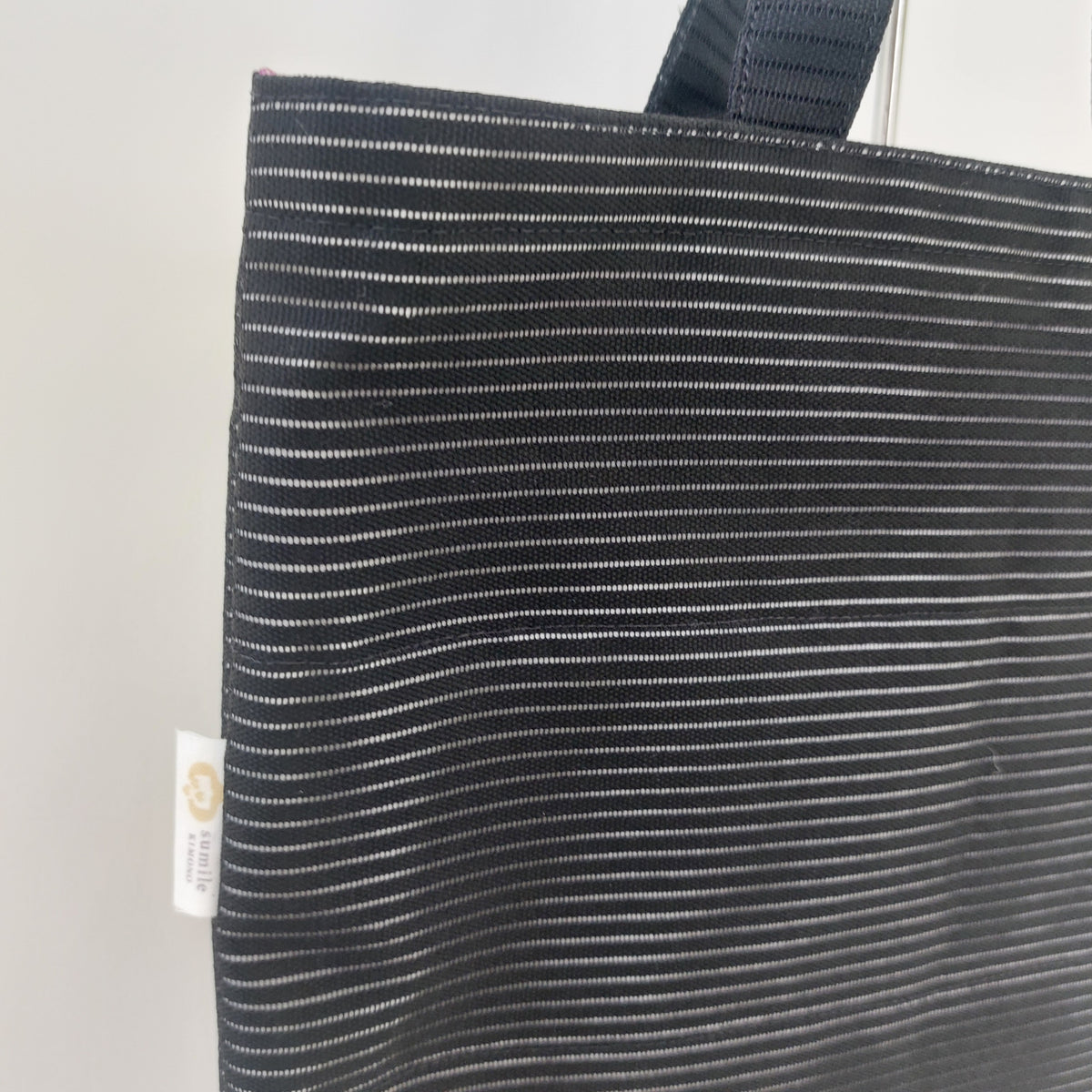 バッグ 黒　コサージュつき