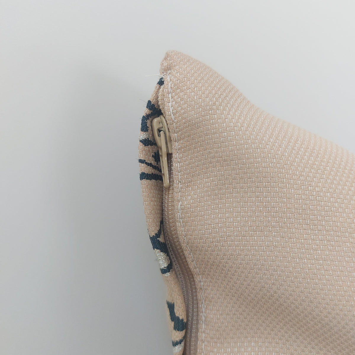 クッション　beige